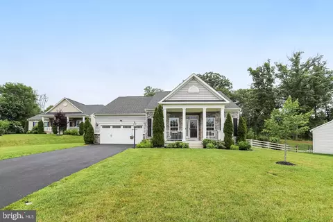 Exterior - 26798 Barnsley Pl, Chantilly, VA 20152 photo 4 of 14