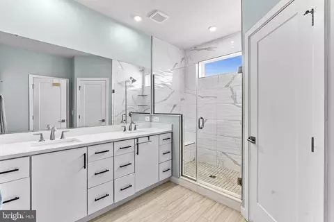 Bath - 43548 Centergate Dr, Ashburn, VA 20148 photo 1 of 3