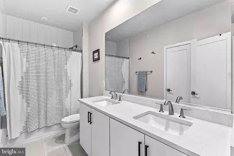 Bath - 43548 Centergate Dr, Ashburn, VA 20148 photo 3 of 3