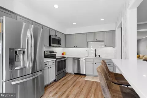 20950 Pioneer Ridge Ter, Ashburn, VA 20147