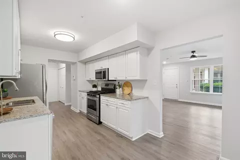Entry Way - 43414 Edgecliff Ter, Ashburn, VA 20147 photo 3 of 3
