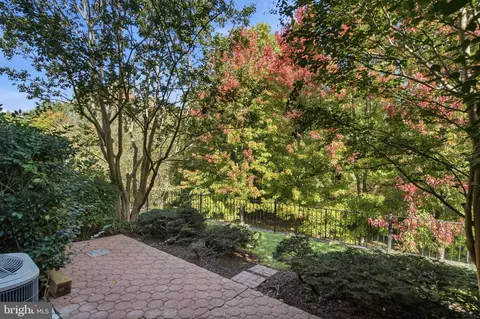 Exterior - 43414 Edgecliff Ter, Ashburn, VA 20147 photo 5 of 9