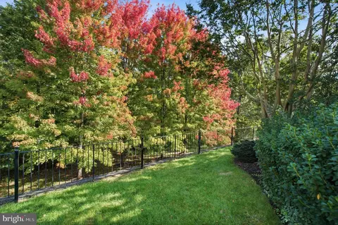 Exterior - 43414 Edgecliff Ter, Ashburn, VA 20147 photo 4 of 9