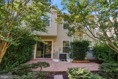 Exterior - 43414 Edgecliff Ter, Ashburn, VA 20147 photo 3 of 9
