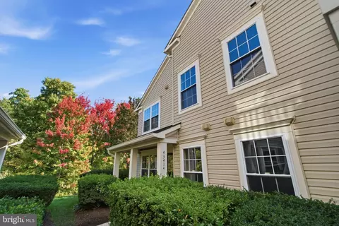 Exterior - 43414 Edgecliff Ter, Ashburn, VA 20147 photo 7 of 9
