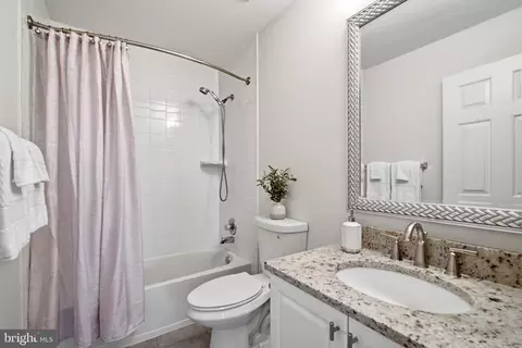 Bath - 43414 Edgecliff Ter, Ashburn, VA 20147 photo 1 of 2