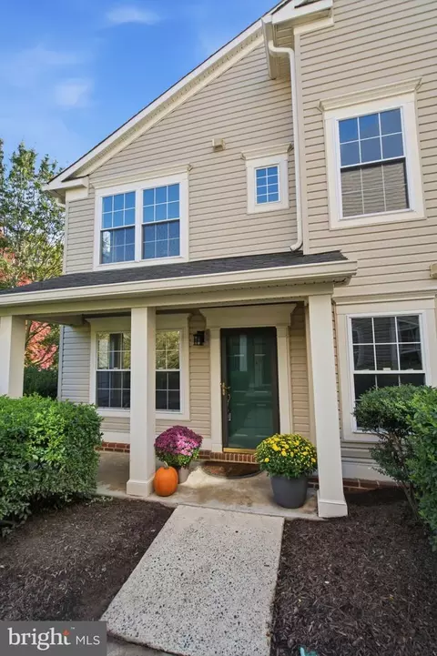 Exterior - 43414 Edgecliff Ter, Ashburn, VA 20147 photo 8 of 9