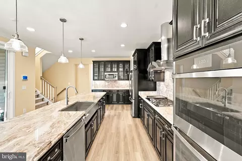 Kitchen - 22969 Aurora Vw, Brambleton, VA 20148 photo 3 of 6