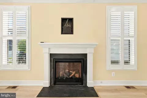 Living - 22969 Aurora Vw, Brambleton, VA 20148 photo 2 of 3