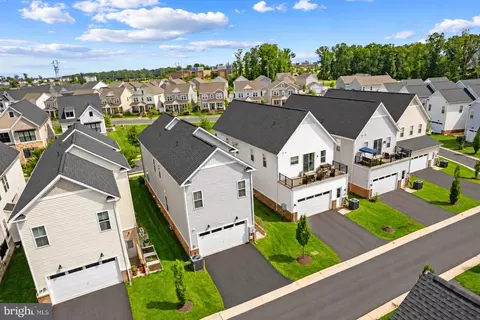 View/Area - 22969 Aurora Vw, Brambleton, VA 20148 photo 4 of 6