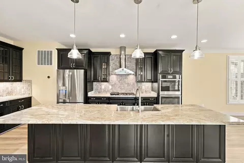 Kitchen - 22969 Aurora Vw, Brambleton, VA 20148 photo 5 of 6