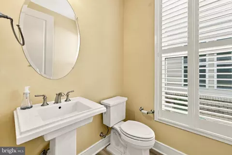 Entry Way - 22969 Aurora Vw, Brambleton, VA 20148 photo 5 of 15