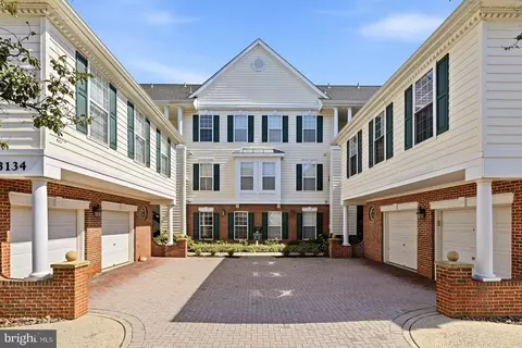 43134 Watercrest Sq #303, Chantilly, VA 20152