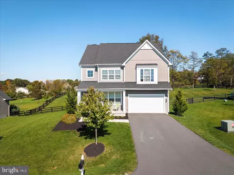 35924 Platinum Dr, Round Hill, VA 20141