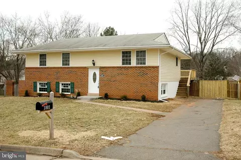 1801 N Brunswick St N, Sterling, VA 20164