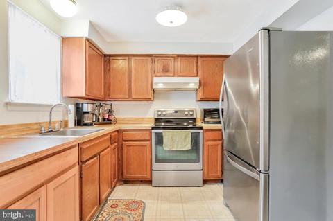 85 Bickel Ct, Sterling, VA 20165 photo 6