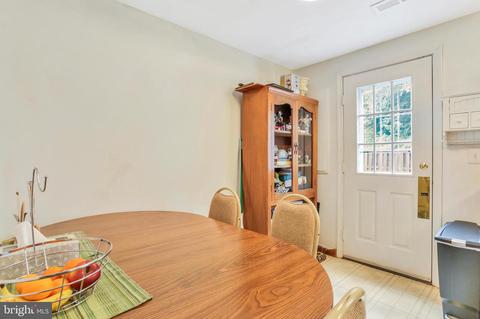 85 Bickel Ct, Sterling, VA 20165 photo 9