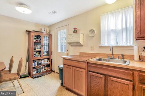 85 Bickel Ct, Sterling, VA 20165 photo 7