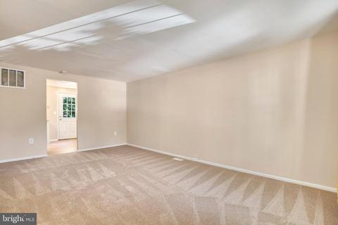 55 Benton Ct, Sterling, VA 20165 photo 3