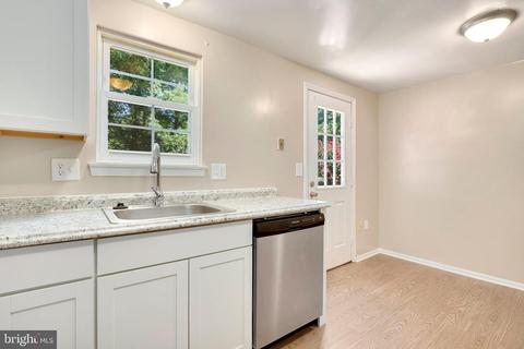 55 Benton Ct, Sterling, VA 20165 photo 12