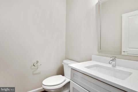 20238 Millstead Dr, Ashburn, VA 20147 photo 5