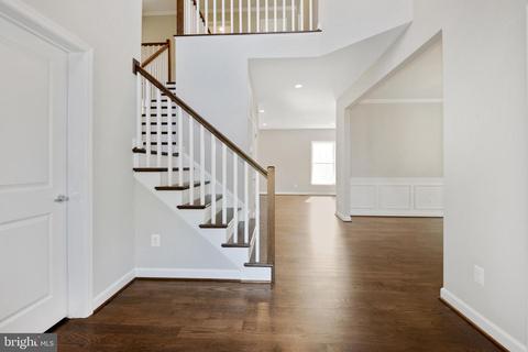 20238 Millstead Dr, Ashburn, VA 20147 photo 3