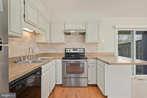 106 E Cornell Dr, Sterling, VA 20164 photo 9