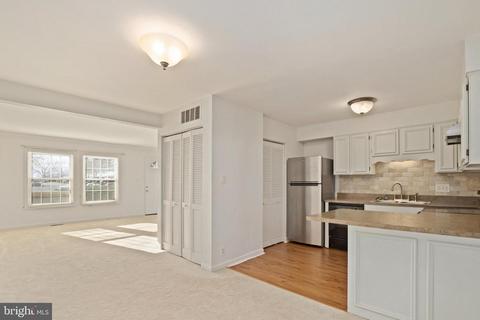 106 E Cornell Dr, Sterling, VA 20164 photo 7