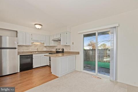 106 E Cornell Dr, Sterling, VA 20164 photo 8