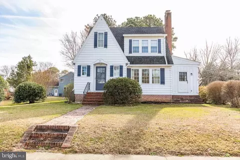211 Irvington Rd, Kilmarnock, VA 22482