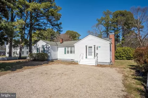194 King Carter Dr, Irvington, VA 22480