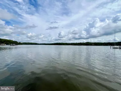 View/Area - 33 Landsend W, Lancaster, VA 22503 photo 3 of 7