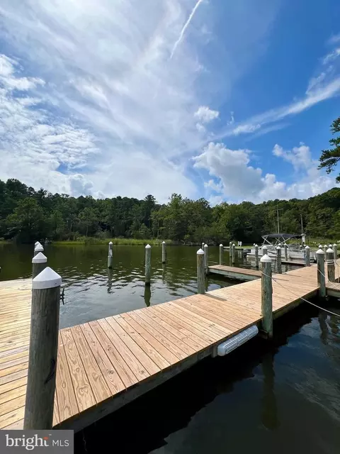 View/Area - 33 Landsend W, Lancaster, VA 22503 photo 1 of 7