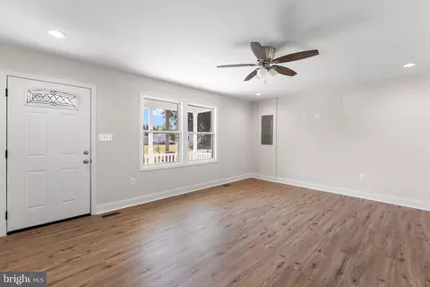 Living - 33 Landsend W, Lancaster, VA 22503 photo 2 of 6