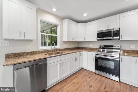 Kitchen - 33 Landsend W, Lancaster, VA 22503 photo 2 of 2