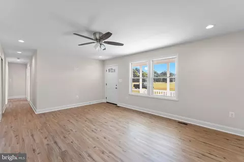 Living - 33 Landsend W, Lancaster, VA 22503 photo 4 of 6