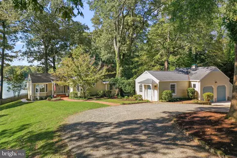 126 Lancaster Rd, Irvington, VA 22480