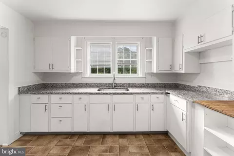 1678 Weems Rd, Weems, VA 22576 photo 7