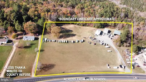 1740 Irvington Rd, Weems, VA 22576