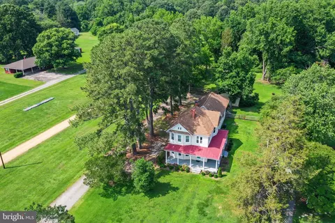 370 King Carter Dr, Irvington, VA 22480