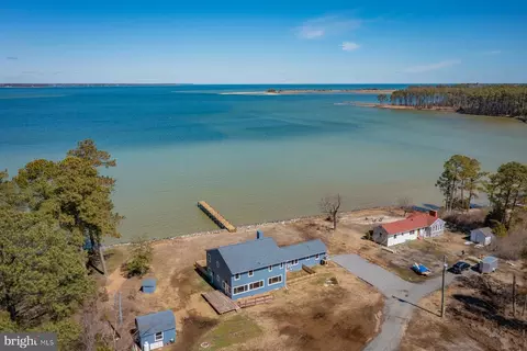 199 Foxwells Ln, White Stone, VA 22578