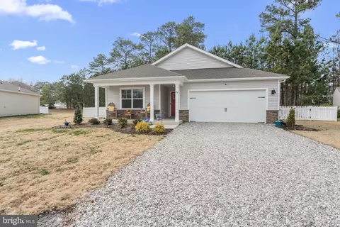 79 Our Way Dr, Kilmarnock, VA 22482