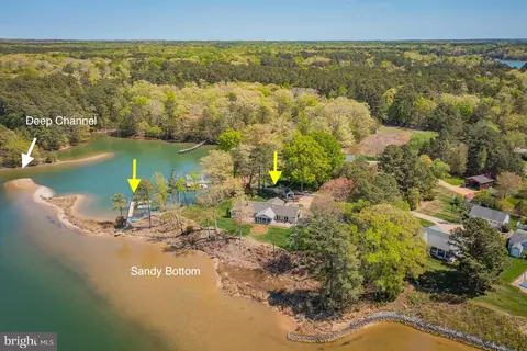 272 Larkspur Ln, Weems, VA 22576