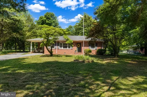 610 Beach Rd, White Stone, VA 22578