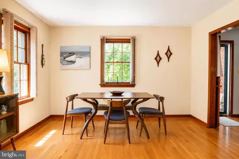 Dining - 610 Beach Rd, White Stone, VA 22578 photo 1 of 2