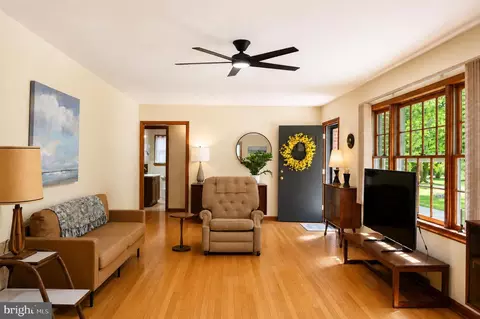 Living - 610 Beach Rd, White Stone, VA 22578 photo 1 of 1