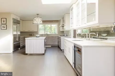 Kitchen - 219 Red Fox Ln, Weems, VA 22576 photo 4 of 4