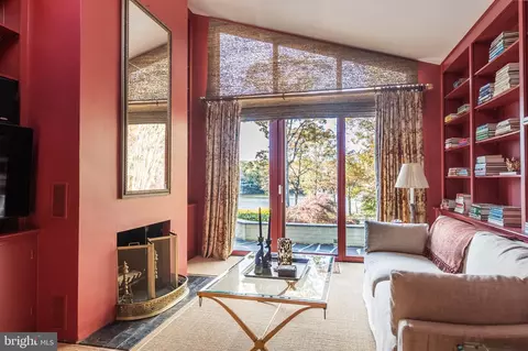 Living - 219 Red Fox Ln, Weems, VA 22576 photo 9 of 13