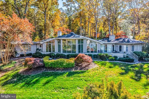 219 Red Fox Ln, Weems, VA 22576