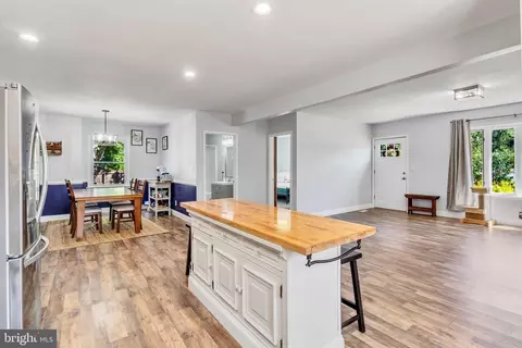 Entry Way - 9832 River Rd, Lancaster, VA 22503 photo 1 of 4